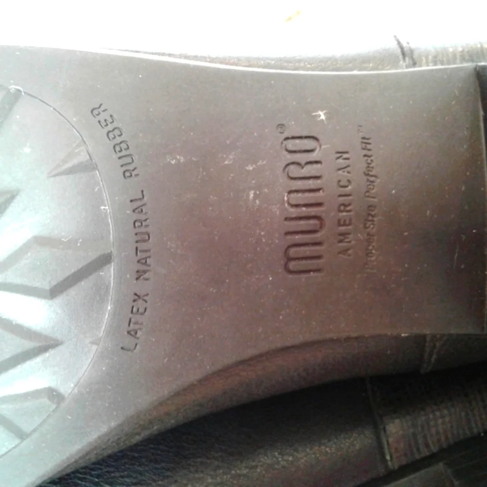 MUNRO black  genuine leather anckle boots